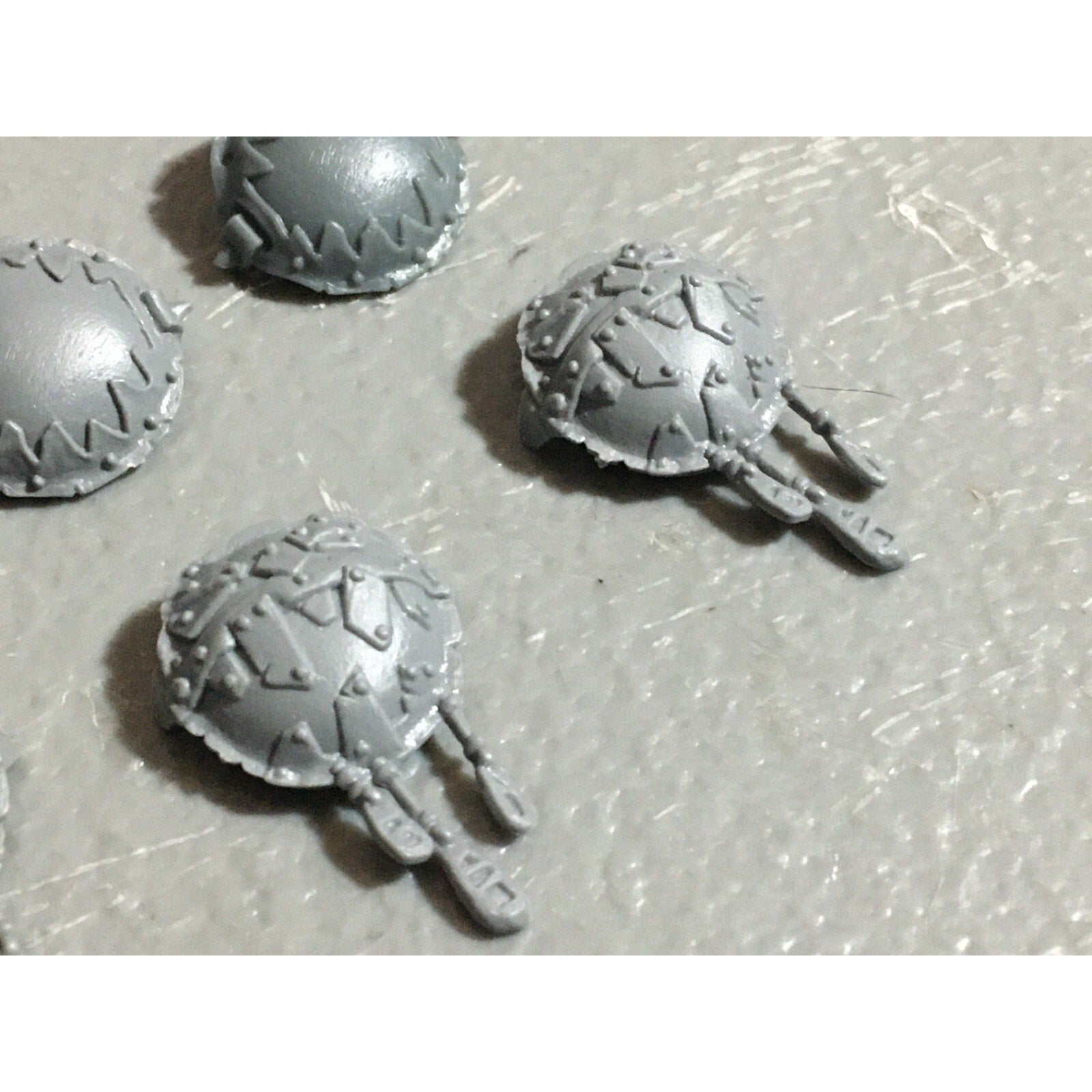 A22583 WARHAMMER FANTASY OGRE KINGDOMS BITS LOT GUT PLATES GAMES WORKSHOP GW