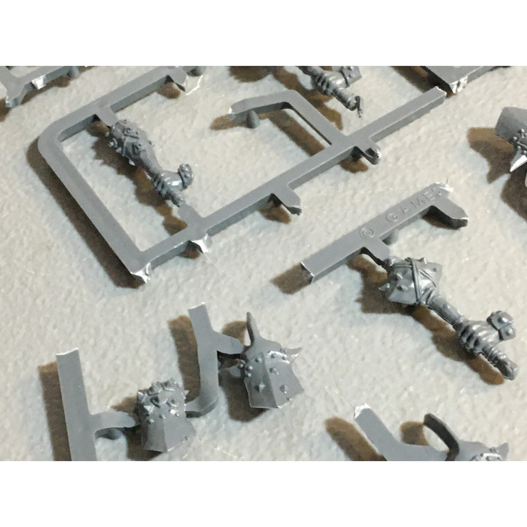 A23588 WARHAMMER AOS FANTASY OGRE KINGDOMS MAWTRIBES BITS ON SPRUE LOT HANDS GW