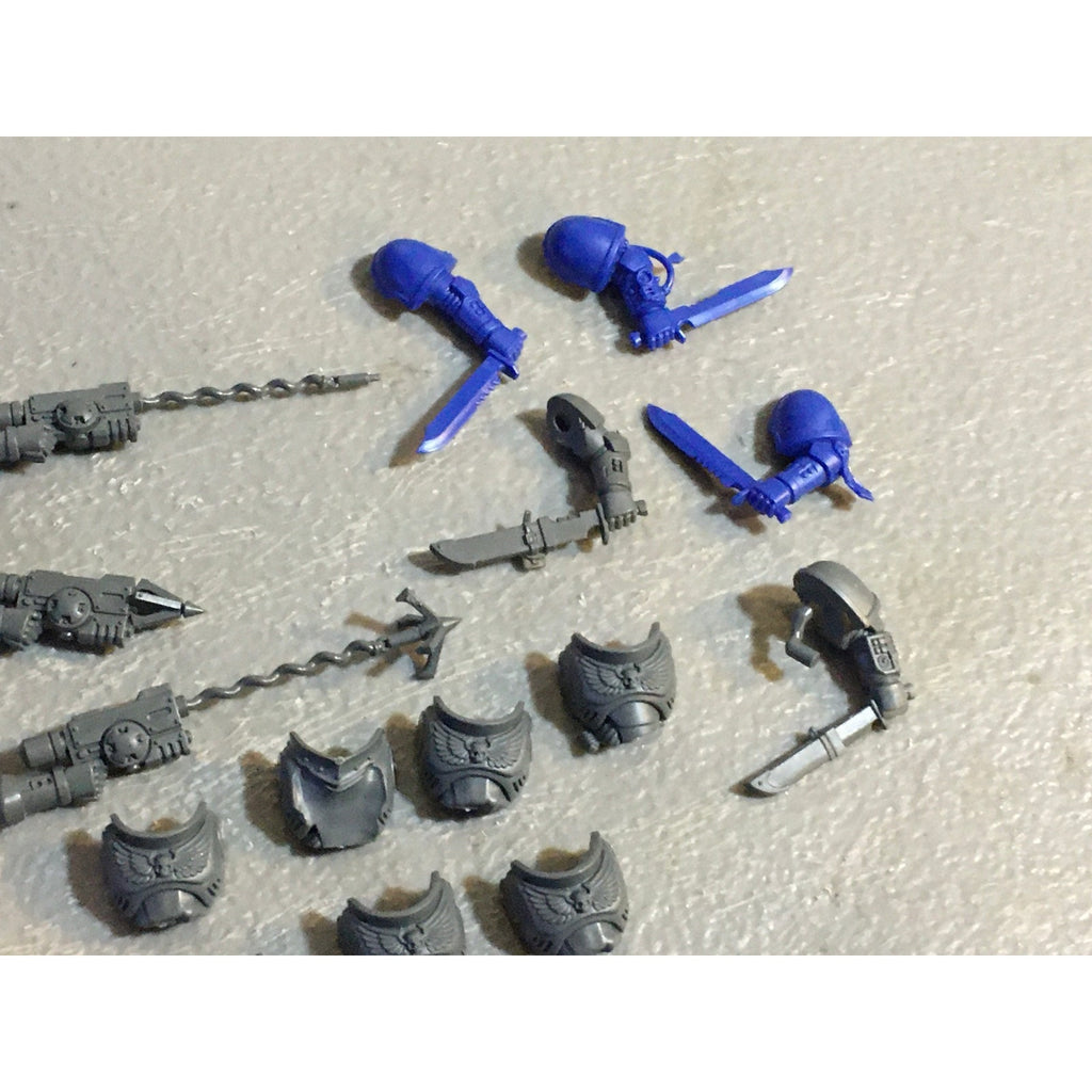 A29414 WARHAMMER 40K SPACE MARINES PRIMARIS BITS LOT TORSO FRONTS REIVER ARMS GW