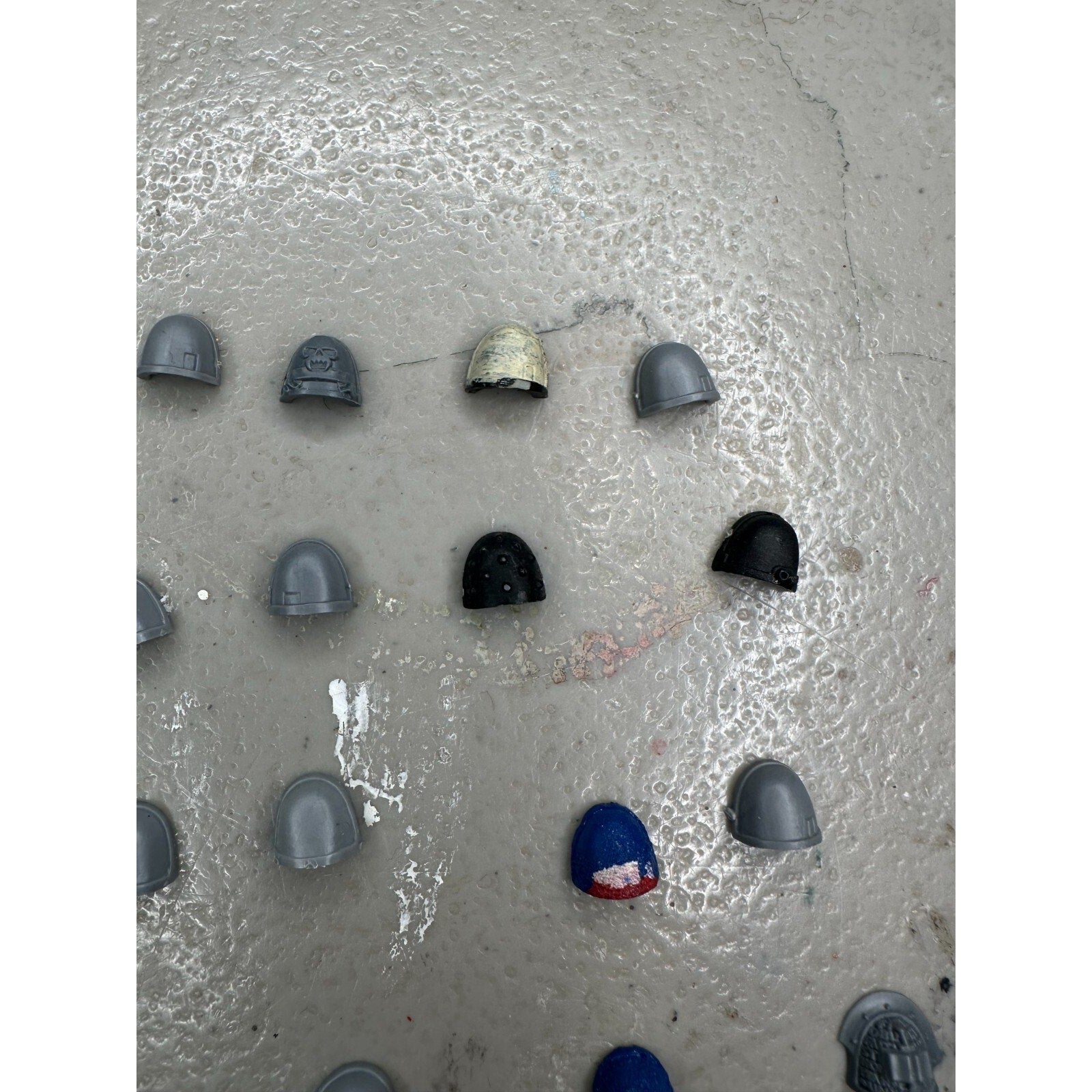 A23105 WARHAMMER 40K SPACE MARINES BITS LOT SHOULDER PADS 25 PACK