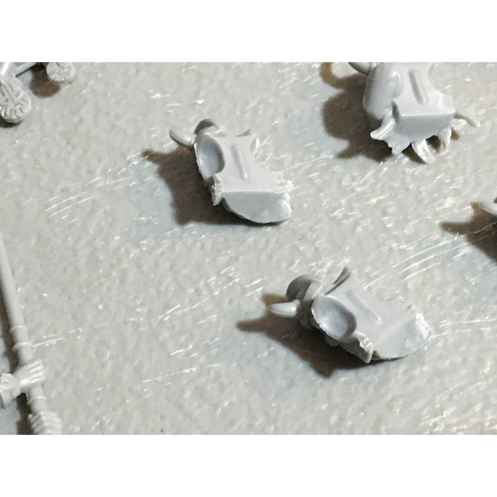 A23401 WARHAMMER FANTASY DWARFS BITS LOT WARRIORS TORSO BANNER GAMES WORKSHOP GW