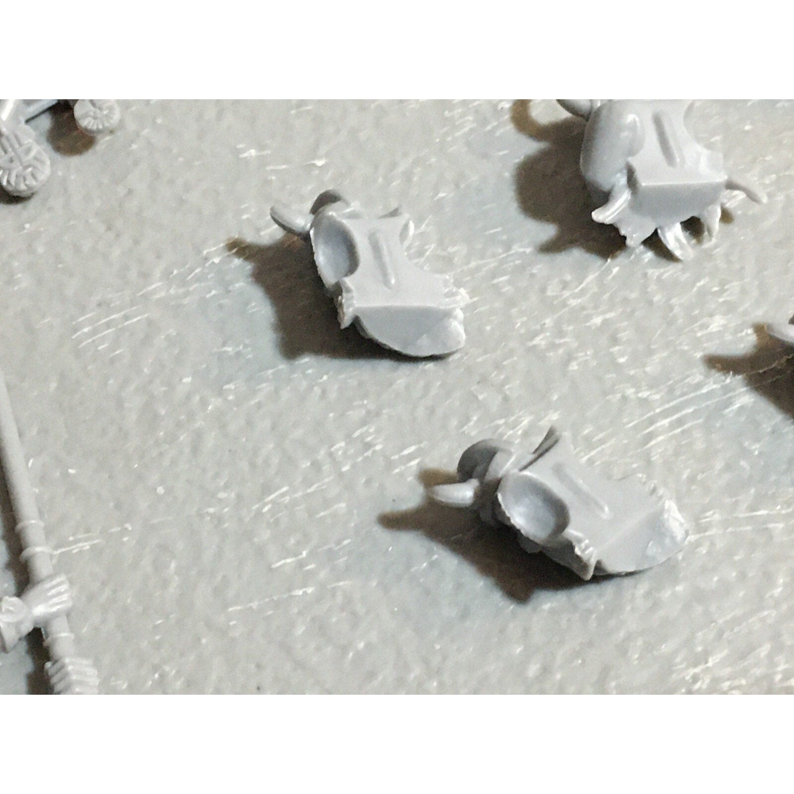 A23401 WARHAMMER FANTASY DWARFS BITS LOT WARRIORS TORSO BANNER GAMES WORKSHOP GW