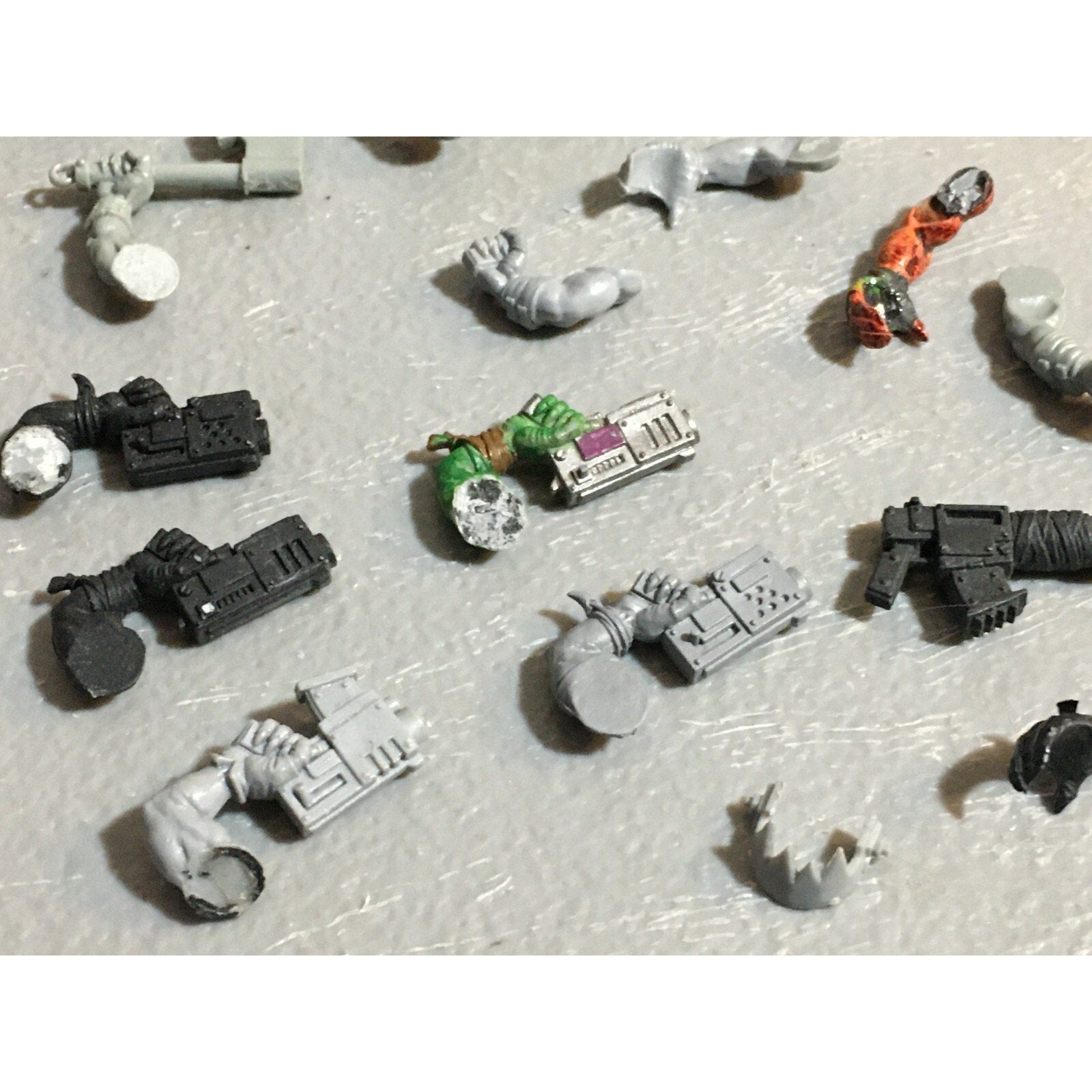 A23239 WARHAMMER 40K SPACE ORKS BITS LOT ARMS HEADS GAMES WORKSHOP GW