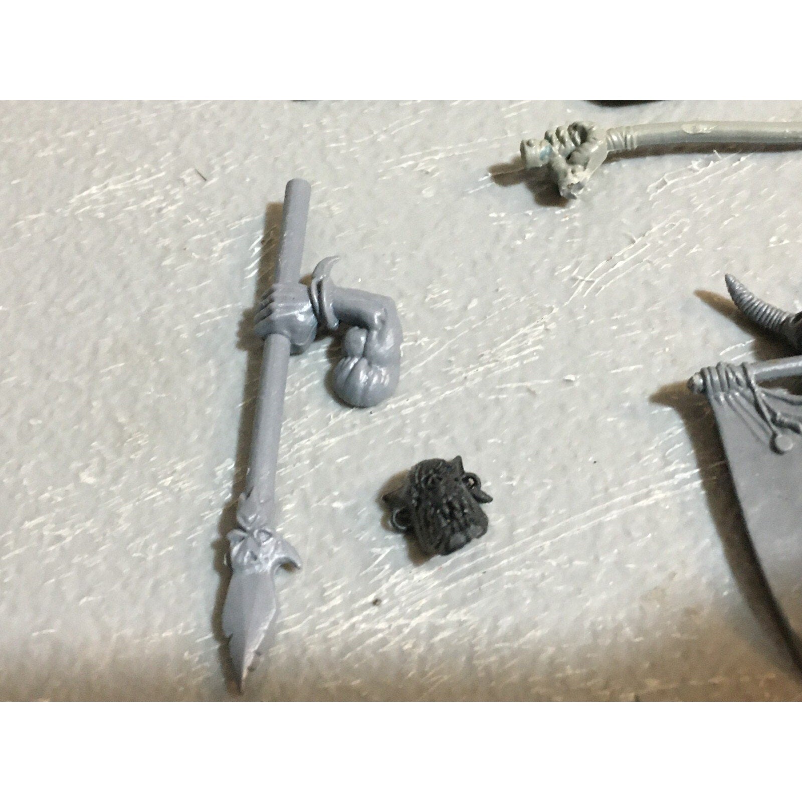 A23434 WARHAMMER FANTASY ORCS & GOBLINS BITS LOT MIXED ARM BANNER KNIFE GW