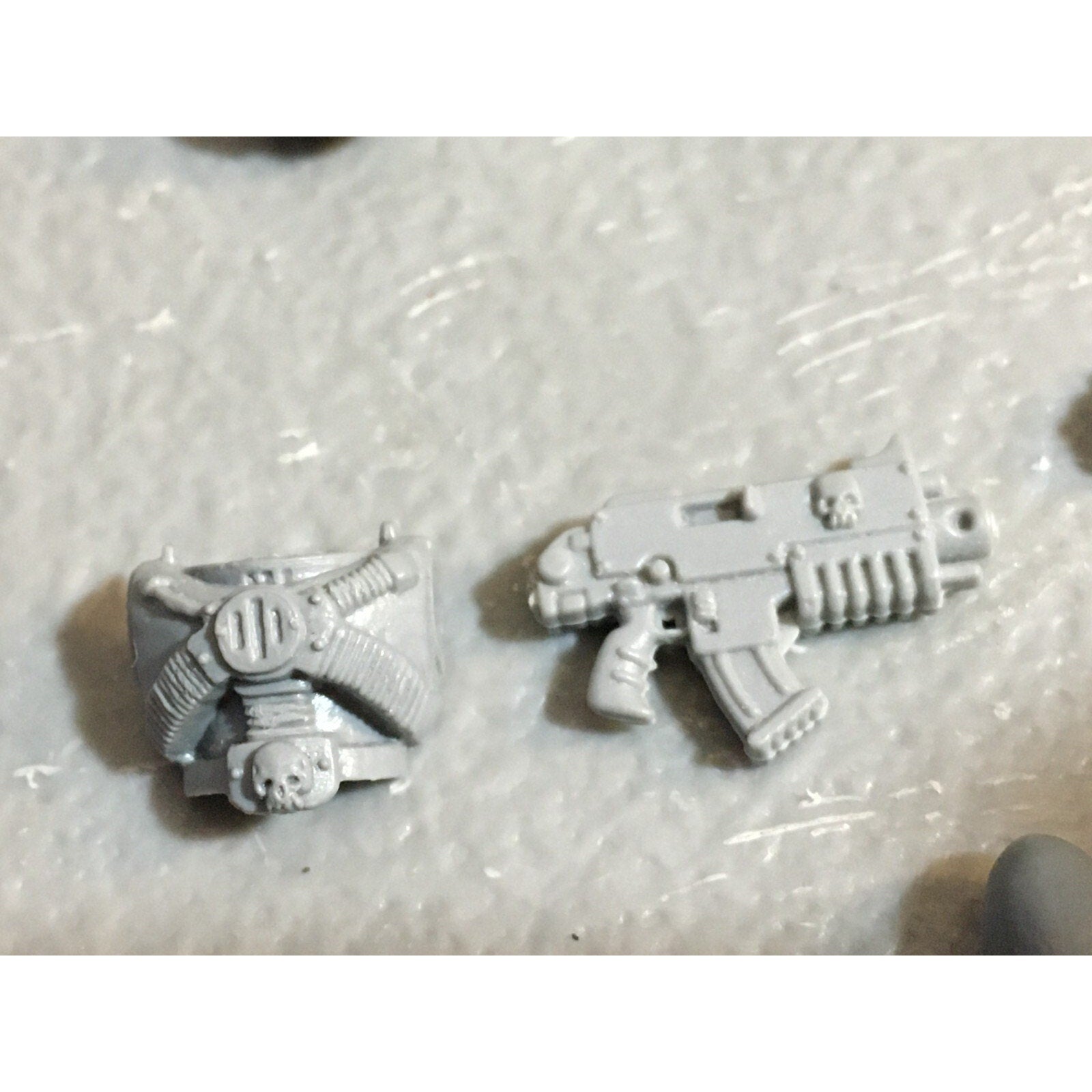 A23093 WARHAMMER 40K CHAOS SPACE MARINES BITS LOT ARMS BOLTERS GAMES WORKSHOP GW