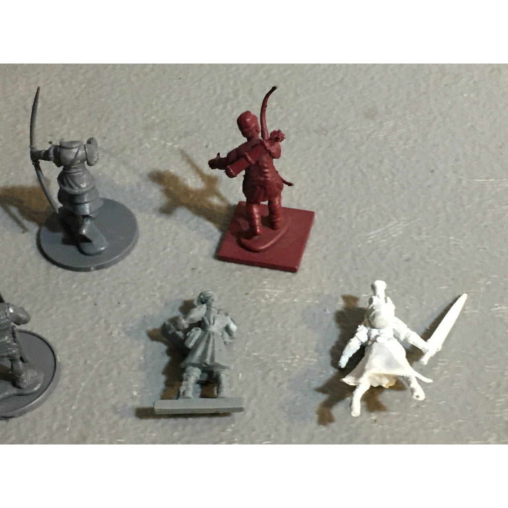 A32550 UNKNOWN MINIATURES PLASTIC INCOMPLETE LOT WARRIOR SOLDIER