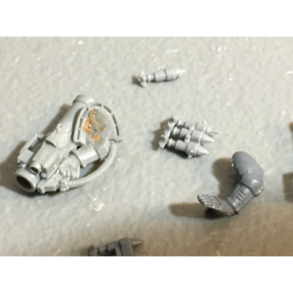 A23087 WARHAMMER 40K SPACE MARINES BITS LOT MISSILE LAUNCHERS GAMES WORKSHOP GW
