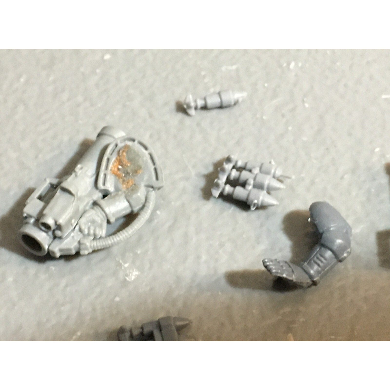 A23087 WARHAMMER 40K SPACE MARINES BITS LOT MISSILE LAUNCHERS GAMES WORKSHOP GW