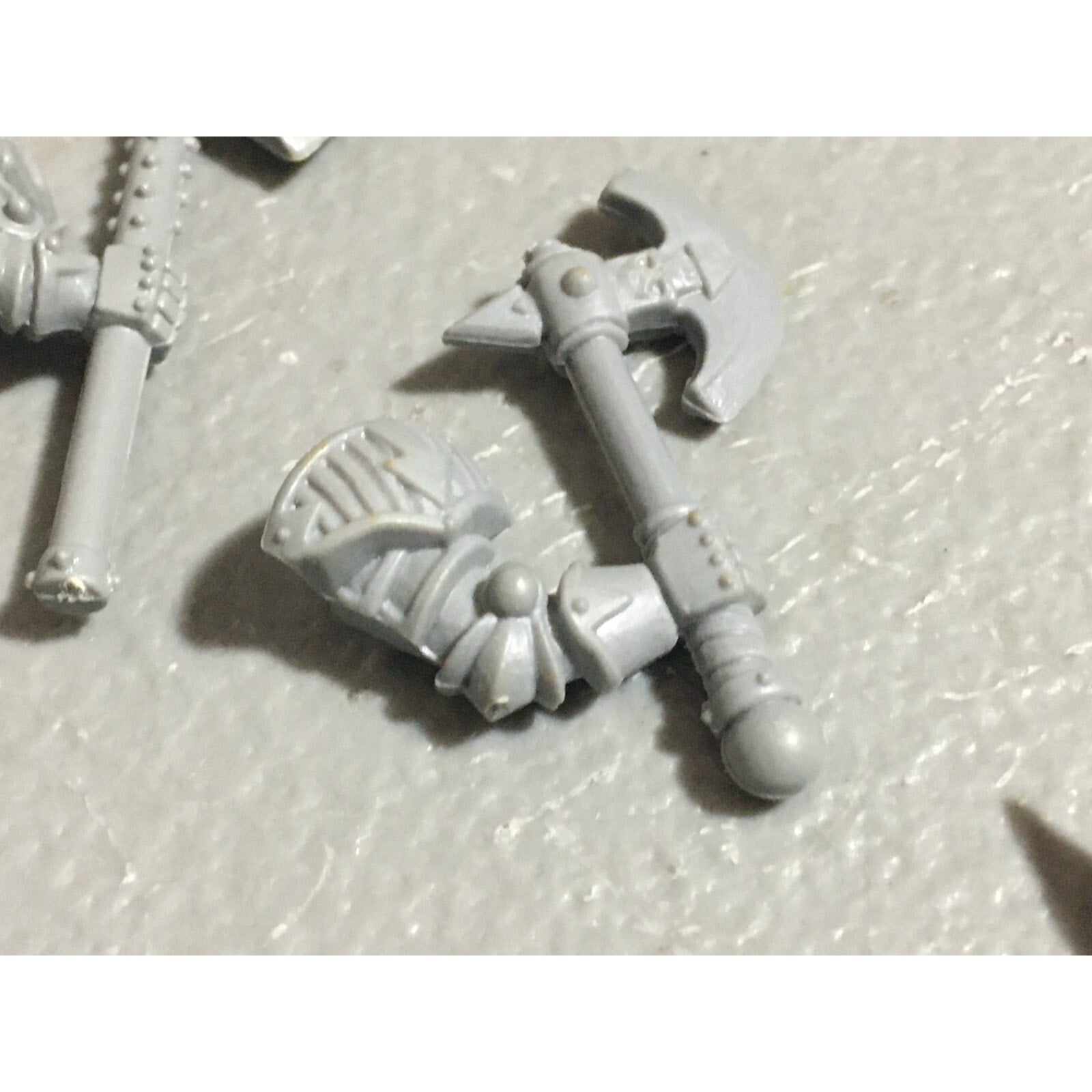 A22716 WARHAMMER FANTASY CHAOS MORTALS WARRIORS BITS LOT OOP ARMS HEADS GW