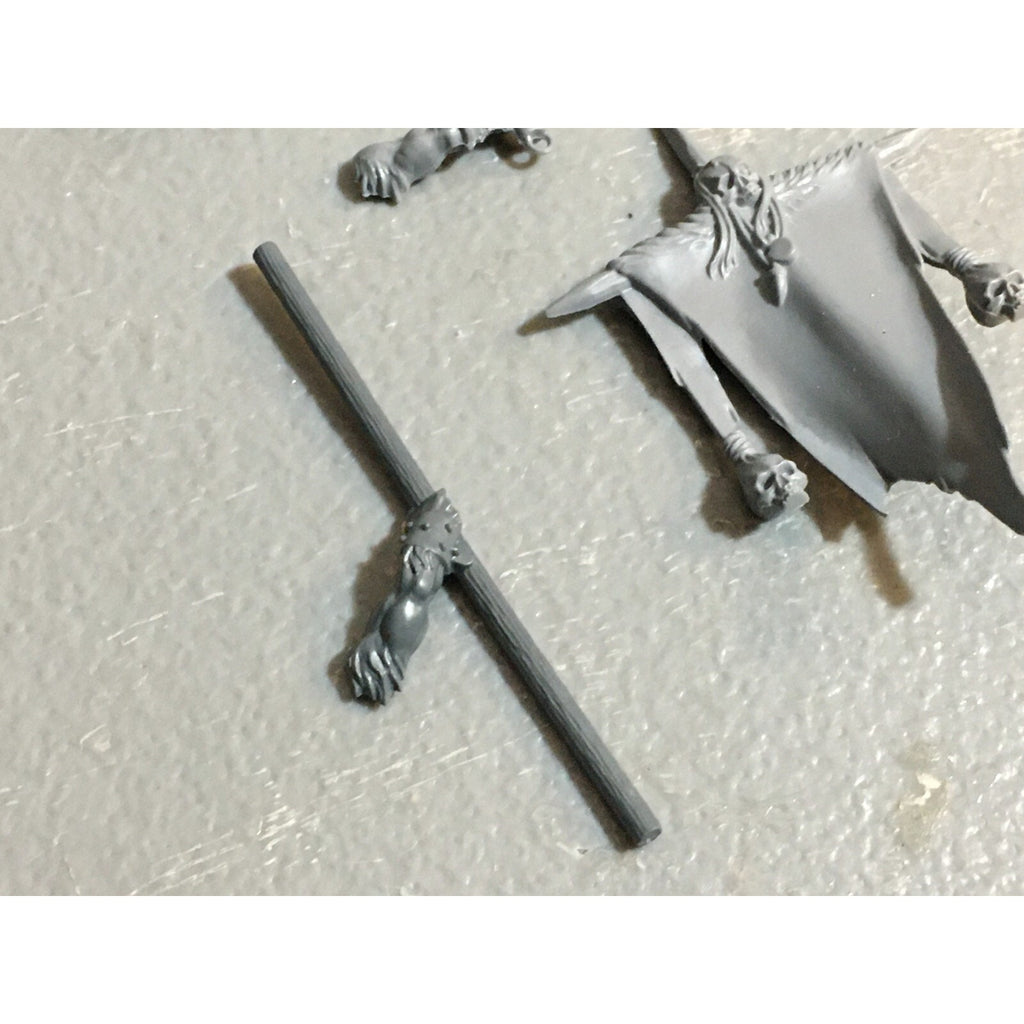 A23123 WARHAMMER FANTASY CHAOS BEASTMEN BITS LOT GORS BANNERS ARMS GW