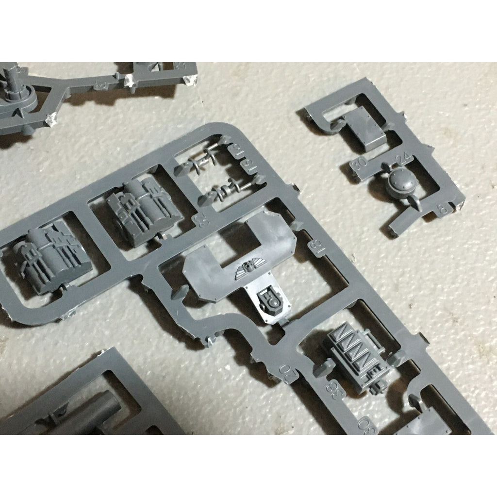 A20991 WARHAMMER 40K ASTRA IMPERIAL GUARD BITS ON SPRUE LOT SCIONS ARTILLERY