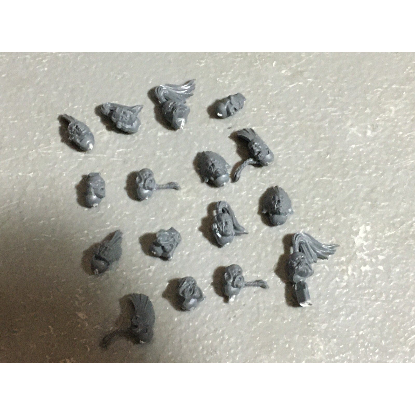 A22549 WARHAMMER 40K SPACE MARINES WOLVES BITS LOT HEADS GAMES WORKSHOP GW