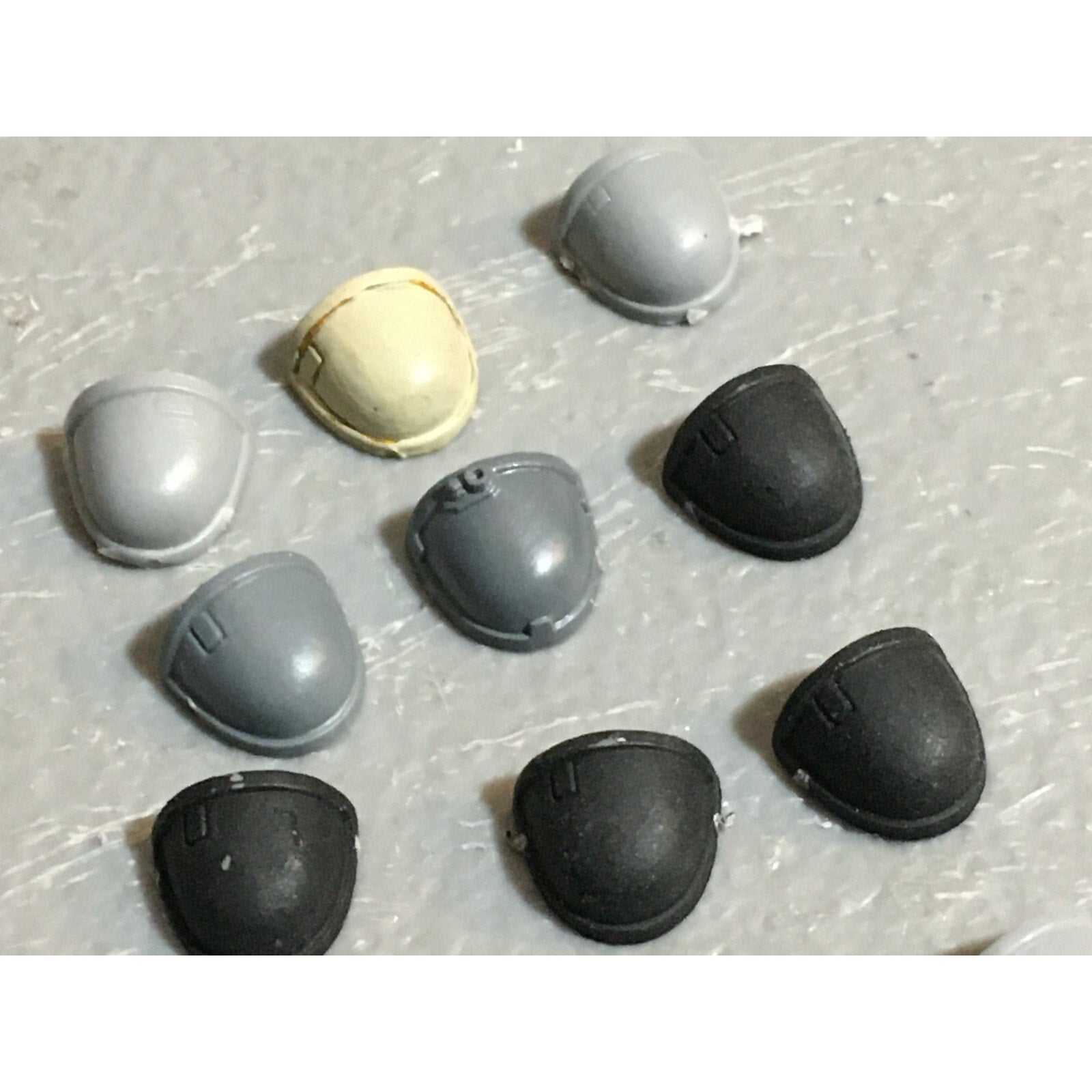 A23256 WARHAMMER 40K SPACE MARINES BITS LOT SHOULDER PADS GAMES WORKSHOP GW