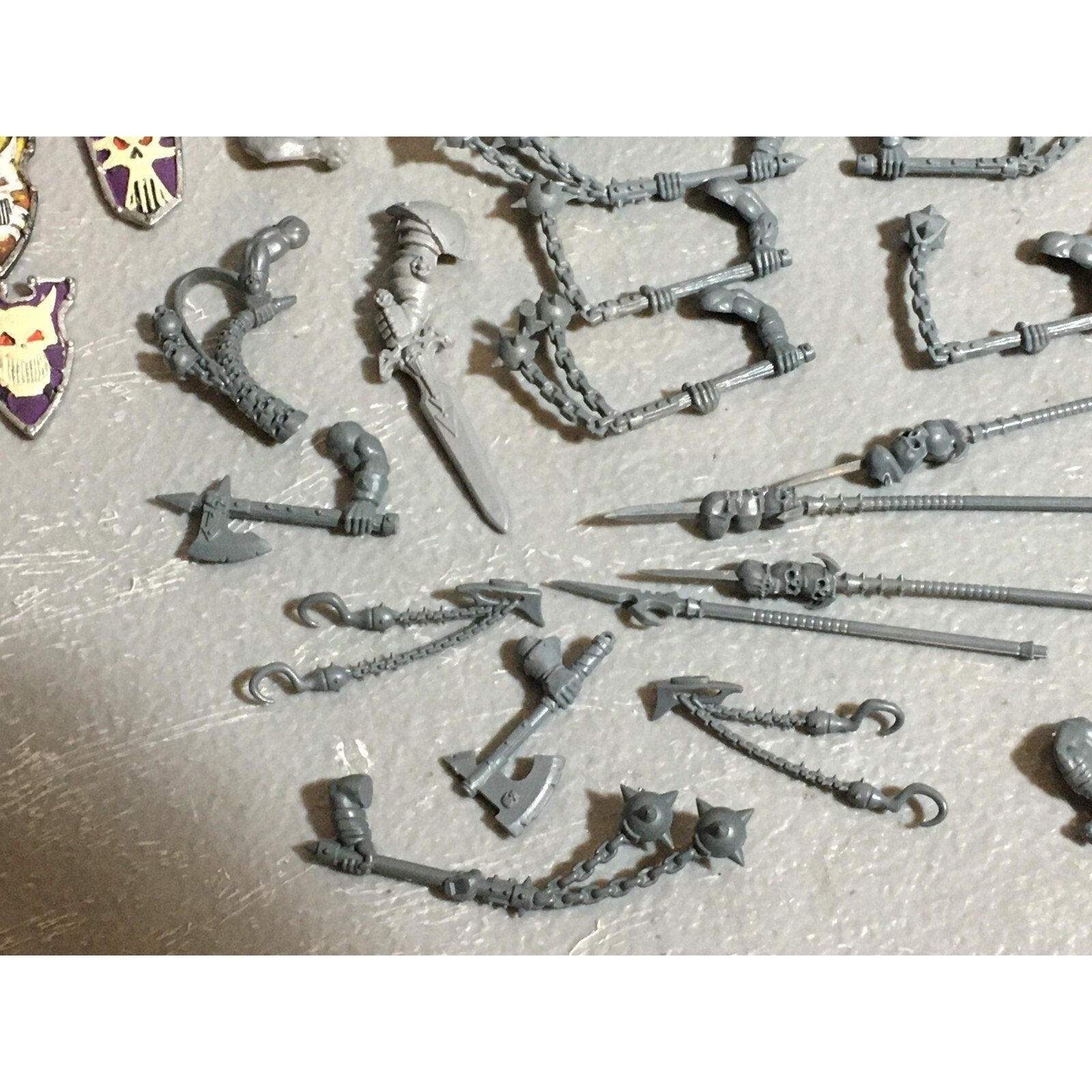 A21064 WARHAMMER FANTASY CHAOS MORTALS BITS LOT MARAUDERS WARRIORS FLAILS HEADS
