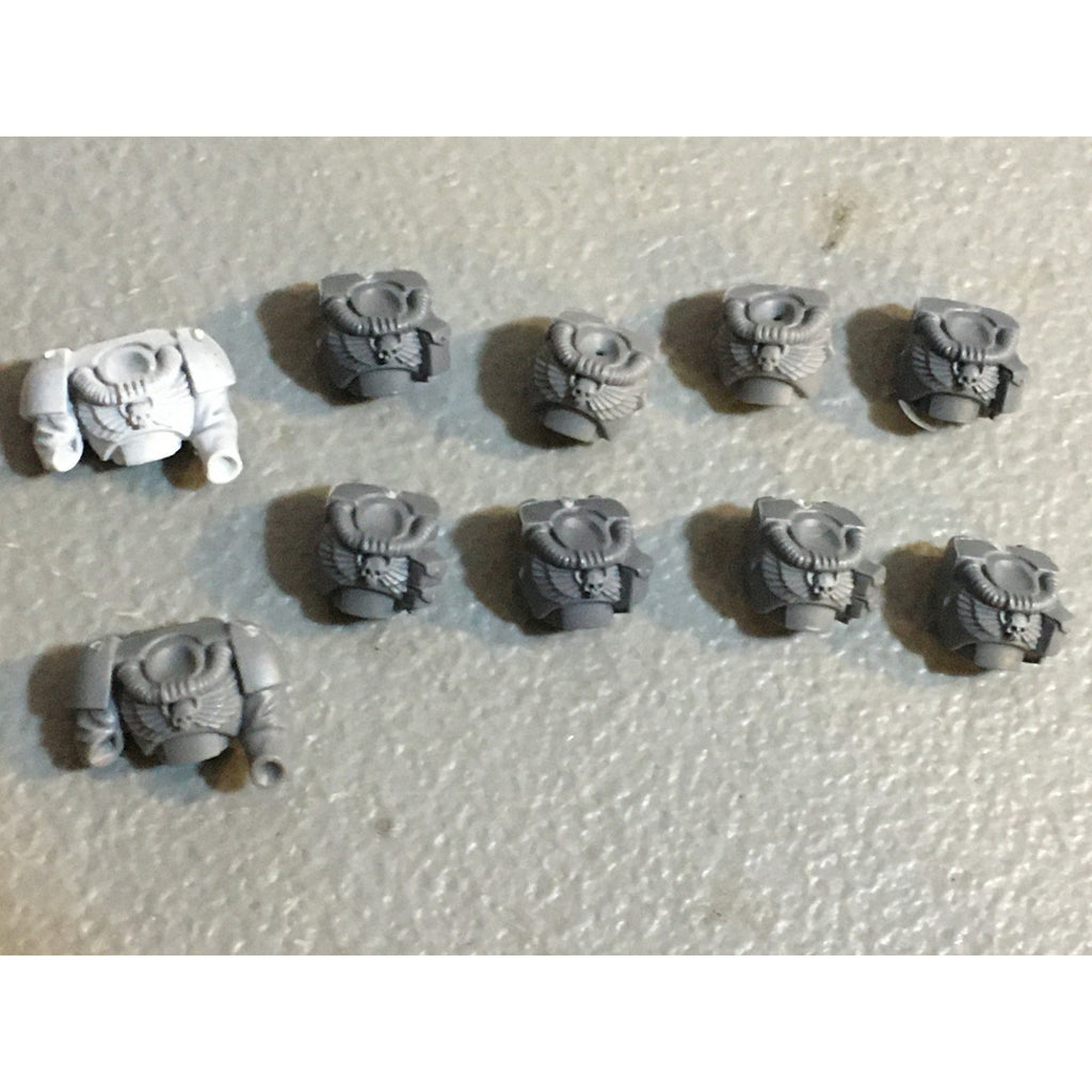 A33845 WARHAMMER 40K SPACE MARINES BITS LOT SCOUTS TORSO CHEST GW