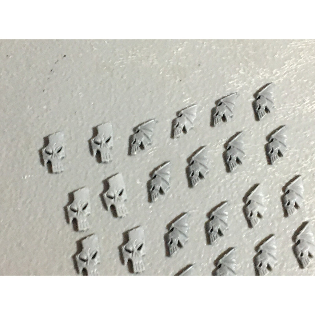 A22067 WARHAMMER FANTASY DARK ELVES BITS LOT SHIELD ICONS GAMES WORKSHOP GW