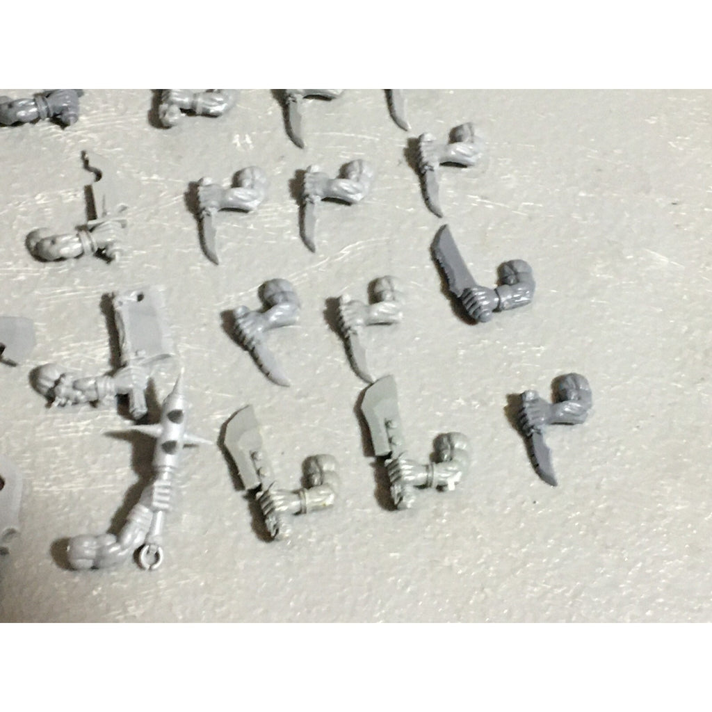 A22611 WARHAMMER FANTASY ORCS & GOBLINS BITS LOT ORC BOYZ HAND WEAPONS GW