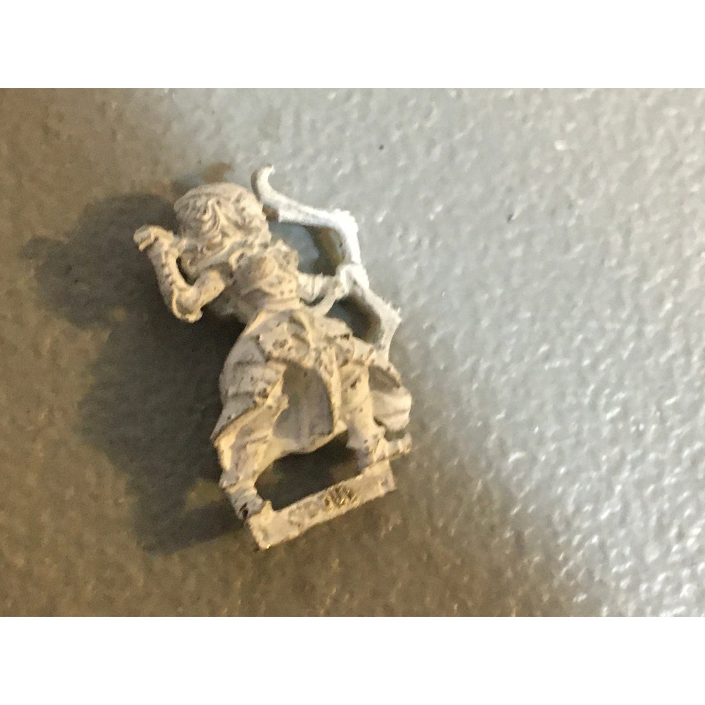 A34037 UNKNOWN METAL MINIATURES FANTASY MIXED LOT ELF WARRIOR STANDARD