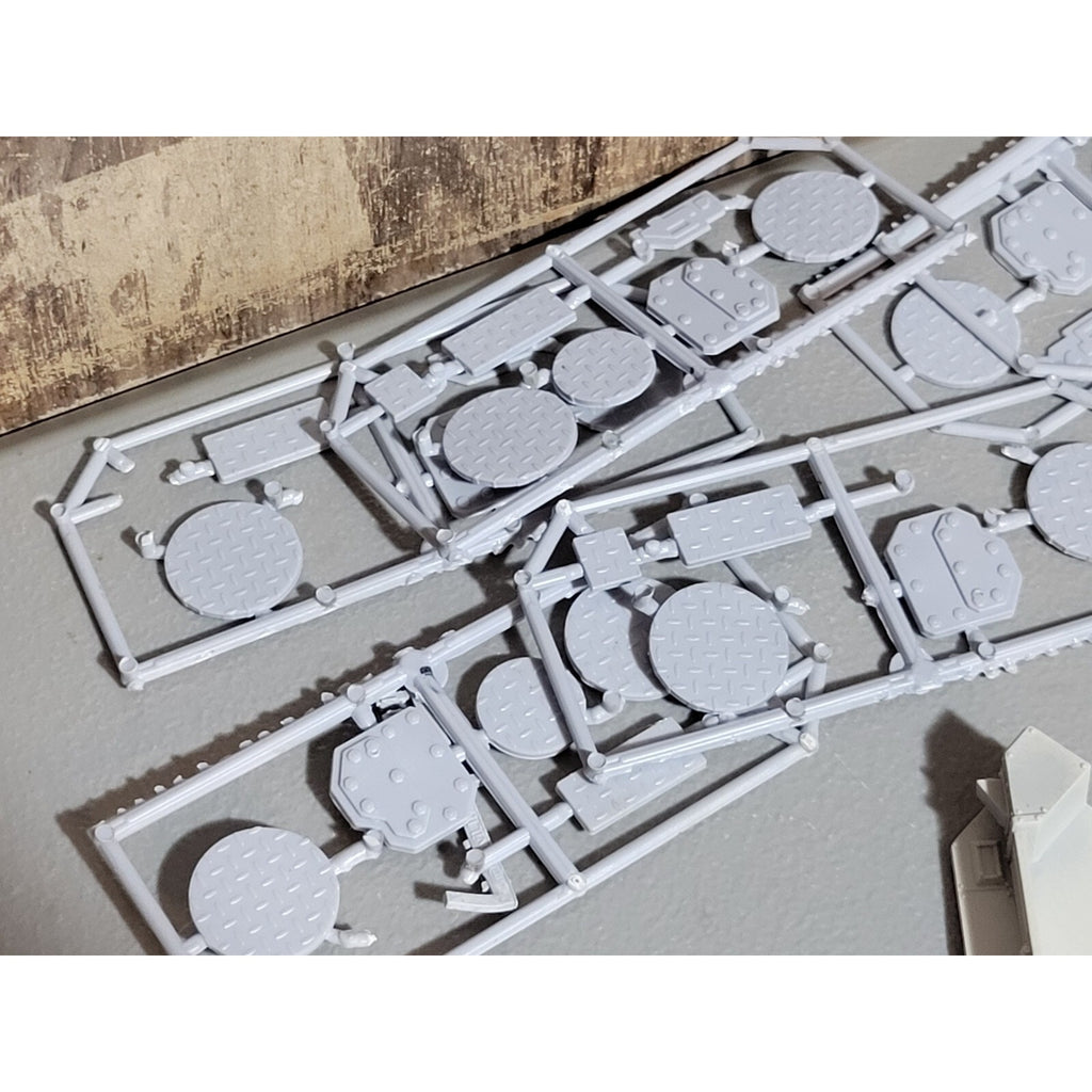 A17898 UNKNOWN TANK LOT BITS GUNS HEADS FUTURISTIC SCI-FI BATTLE