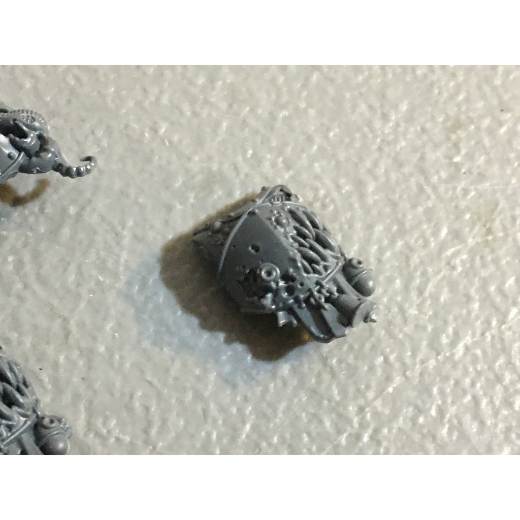 A31439 WARHAMMER 40K DEATH GUARD BITS LOT PLAGUE MARINE CHEST GW CHAOS MARINES