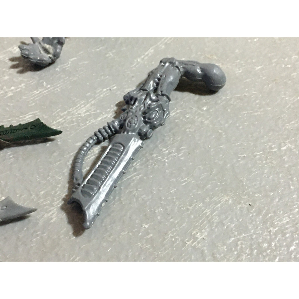 A22317 WARHAMMER 40K TYRANIDS BITS LOT MIXED GAMES WORKSHOP GW