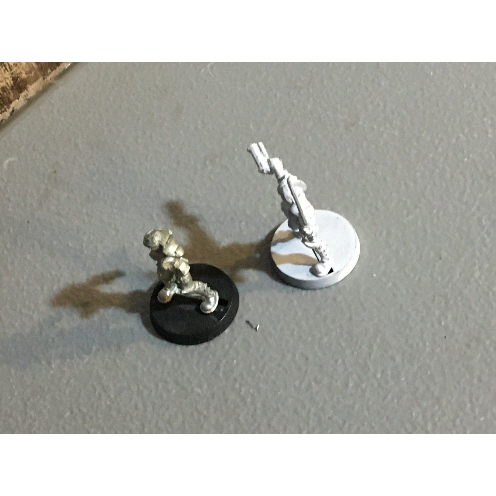 A30057 UNKNOWN METAL TABLE TOP SCI-FI FEMALE SOLDIER 1 MISS ARM WAR GAMES METAL