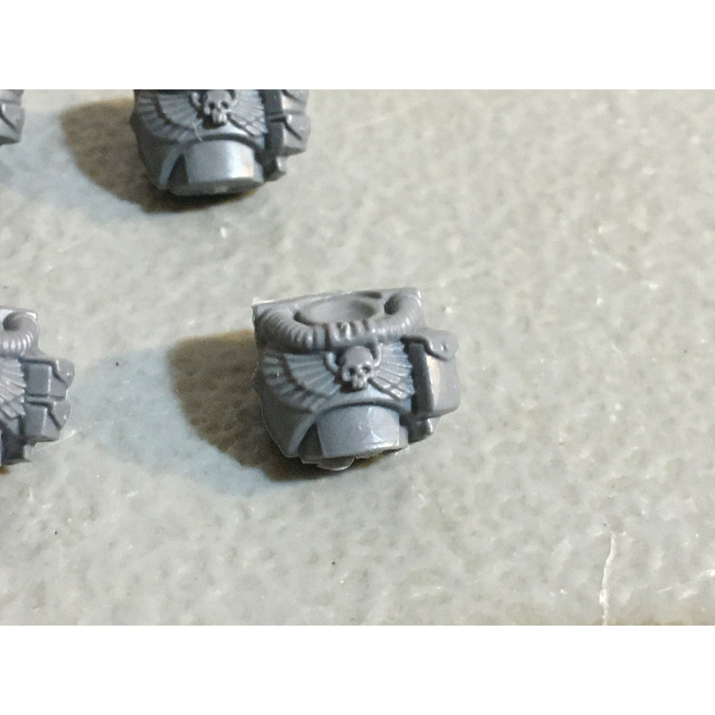 A33844 WARHAMMER 40K SPACE MARINES BITS LOT SCOUTS TORSO CHEST GW