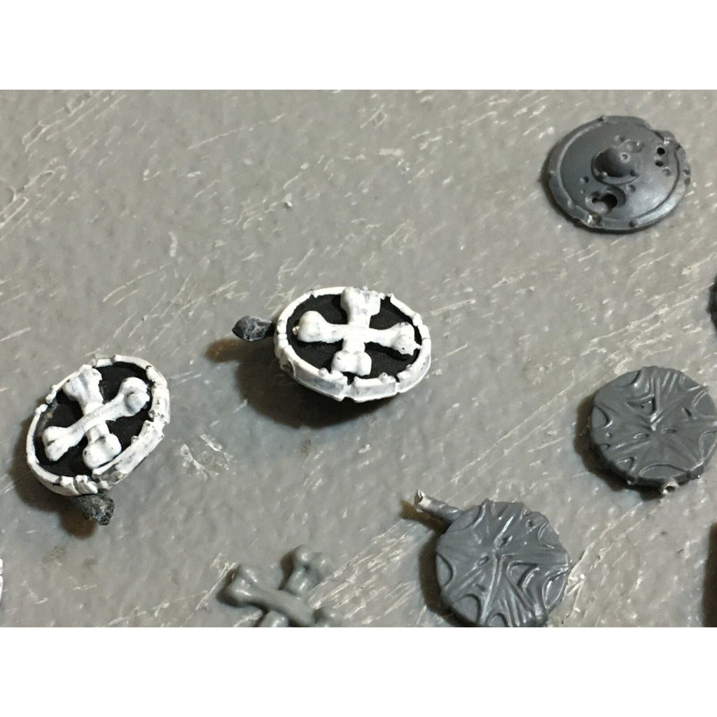 A23459 WARHAMMER FANTASY VAMPIRE COUNTS UNDEAD BITS LOT SHIELDS & ICONS GW