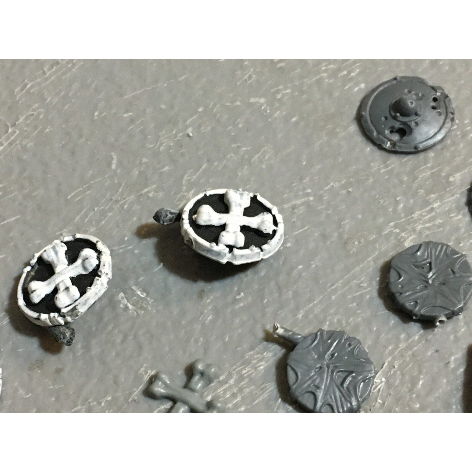 A23459 WARHAMMER FANTASY VAMPIRE COUNTS UNDEAD BITS LOT SHIELDS & ICONS GW