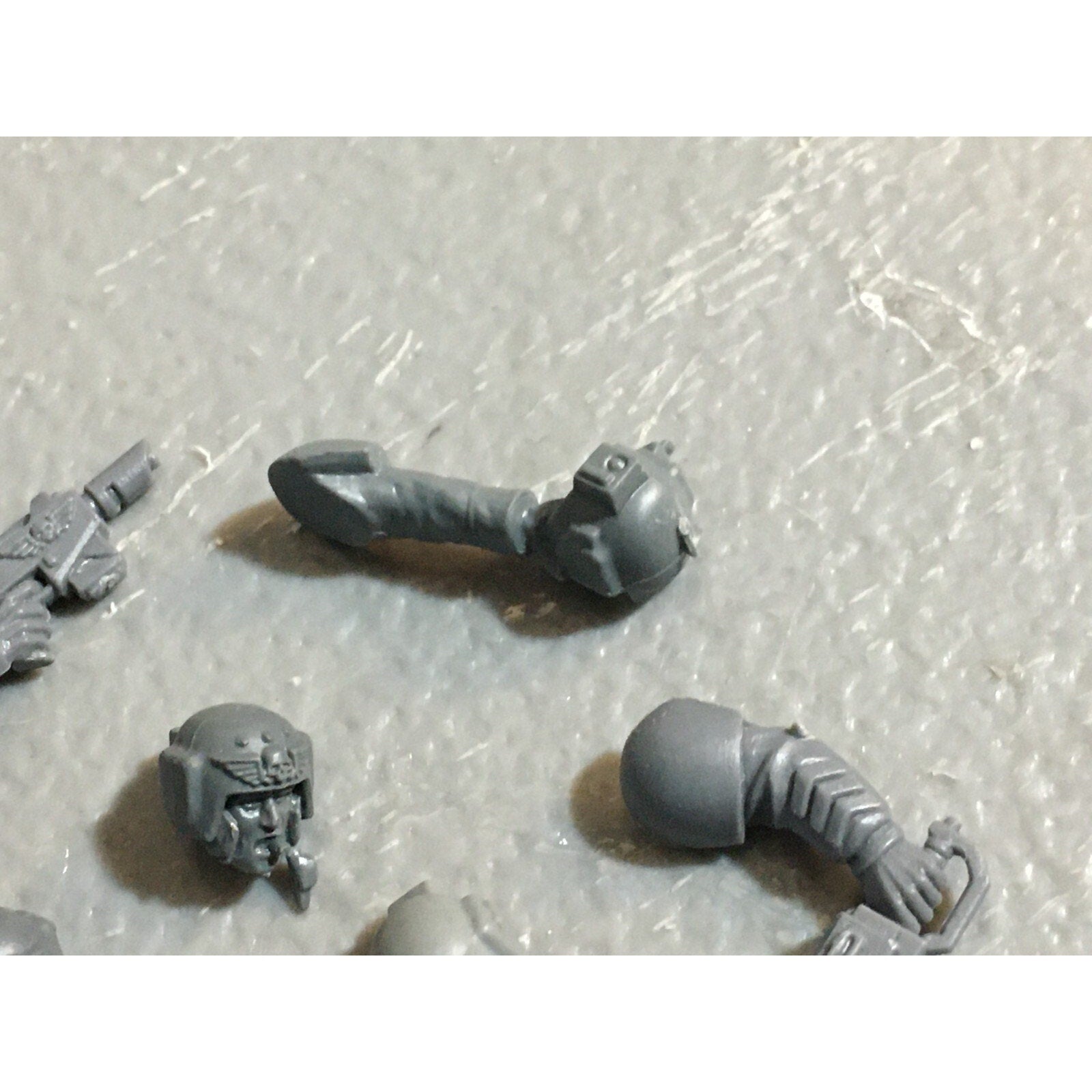 A23206 WARHAMMER 40K IG IMPERIAL ASTRA BITS LOT MIXED HEAD ARM GW GAMES WORKSHOP