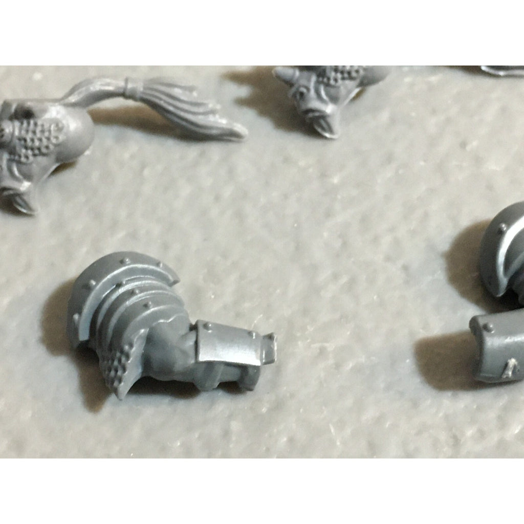 A23234 WARHAMMER FANTASY CHAOS BEASTMEN BITS LOT BESTIGOR ARMS HEADS GW