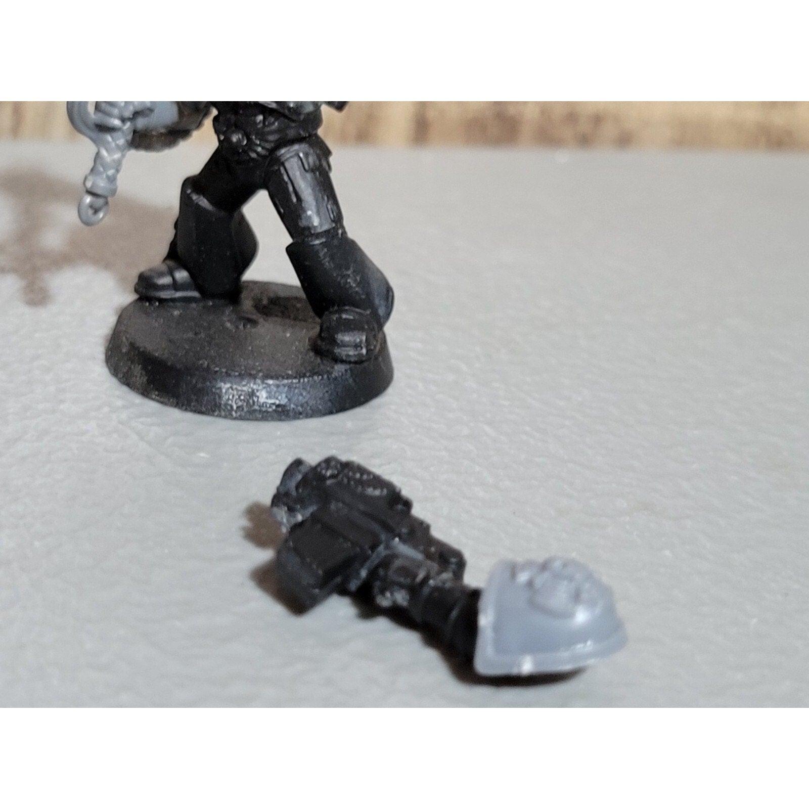 A18415 WARHAMMER 40K SPACE MARINES CAPTAIN LIEUTENANT CUST STORM BOLTER MACE