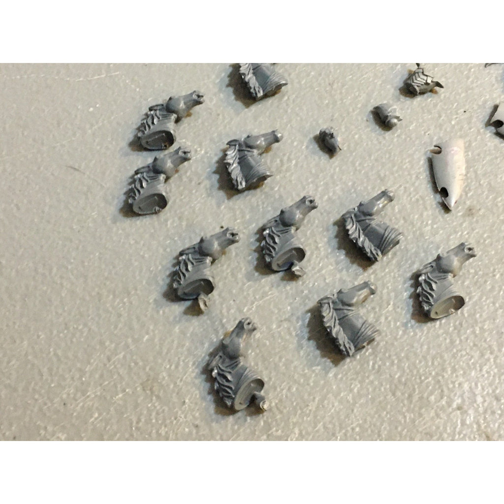A27324 WARHAMMER AOS FANTASY OLD WORLD BITS LOT DARK ELVES HORSE HEADS