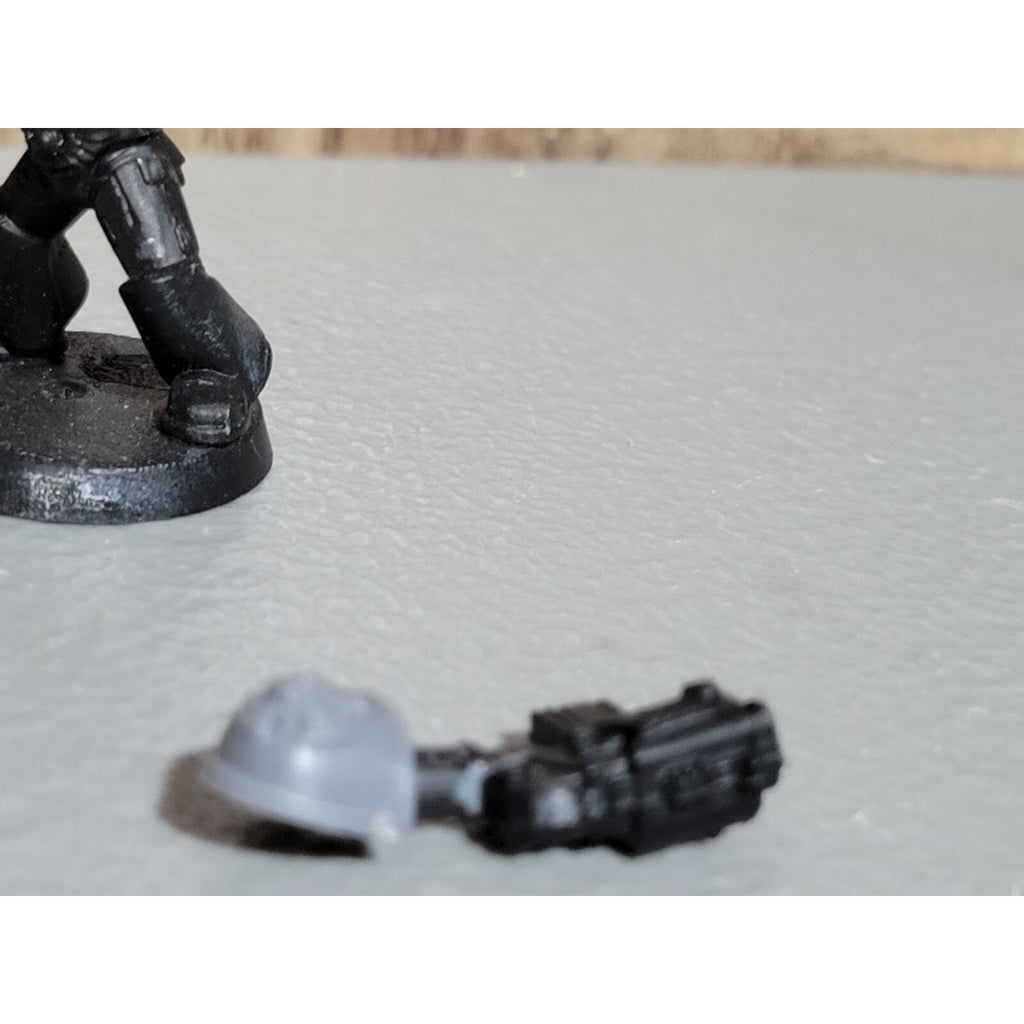 A18415 WARHAMMER 40K SPACE MARINES CAPTAIN LIEUTENANT CUST STORM BOLTER MACE