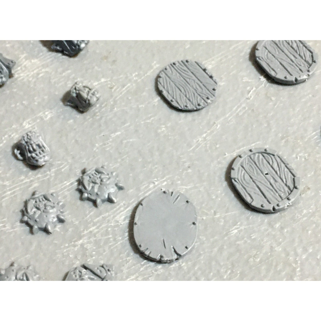 A23396 WARHAMMER FANTASY ORCS & GOBLINS BITS LOT ORC SHIELDS HEADS ICONS GW