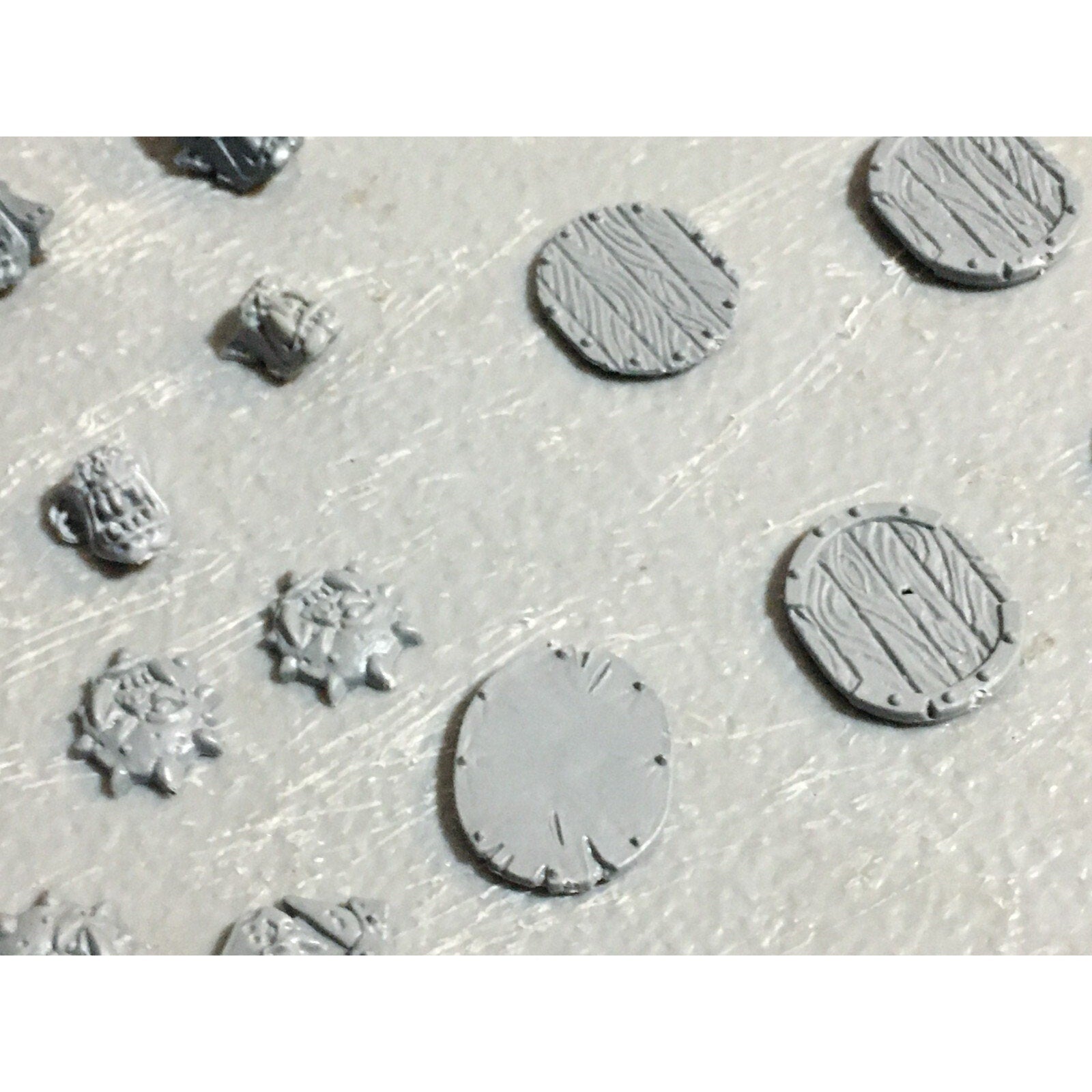 A23396 WARHAMMER FANTASY ORCS & GOBLINS BITS LOT ORC SHIELDS HEADS ICONS GW