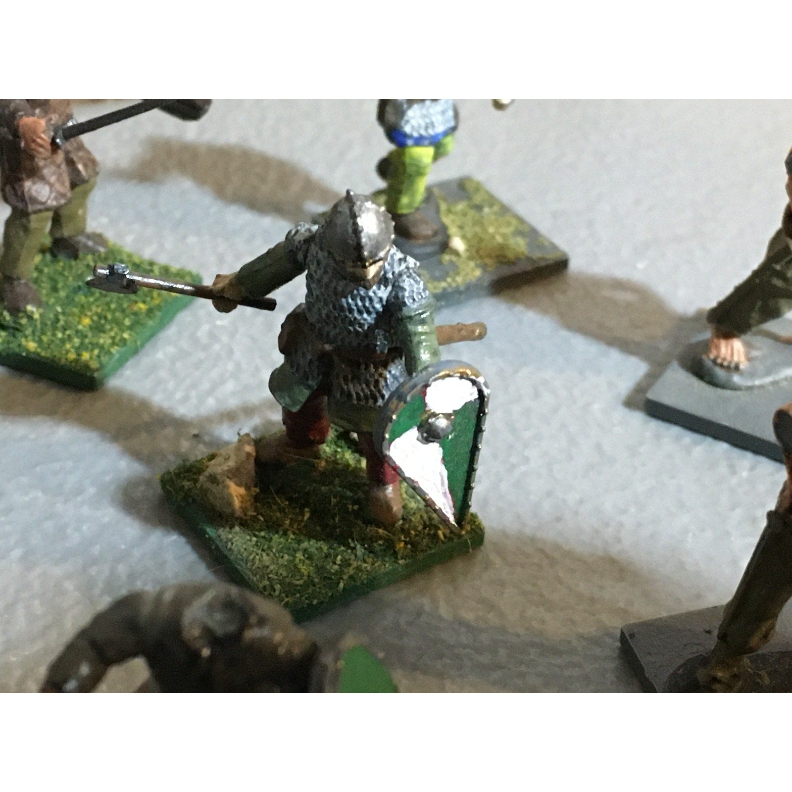 A32498 UNKNOWN PLASTIC MINIATURES INCOMPLETE LOT FANTASY HUMAN WARRIOR SOLDIER
