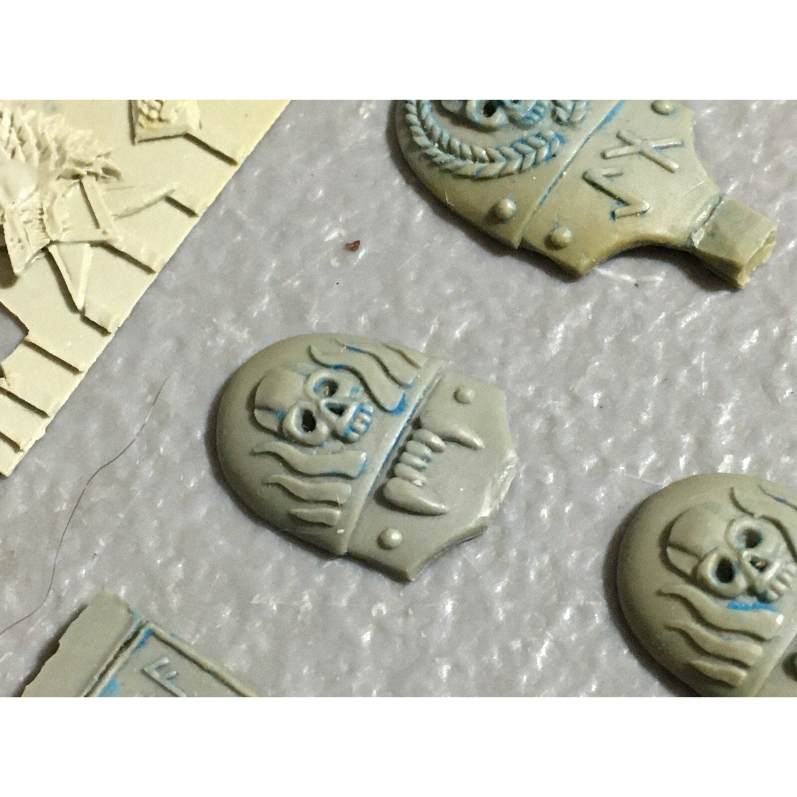 A22425 WARHAMMER 40K FORGEWORLD SPACE WOLVES PLATES ACCESSORY BITS LOT