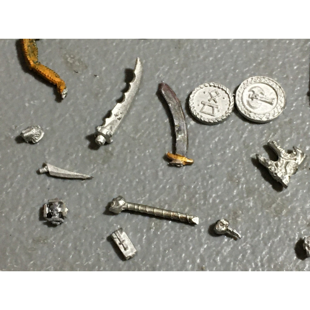 A22408 WARHAMMER FANTASY MIXED METAL BITS LOT HEADS ARMS WEAPONS GW