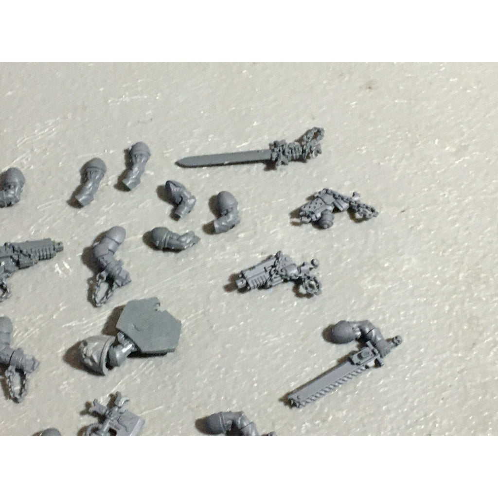 A22270 WARHAMMER 40K SPACE MARINES BLACK TEMPLARS BITS LOT ARMS WEAPONS GW
