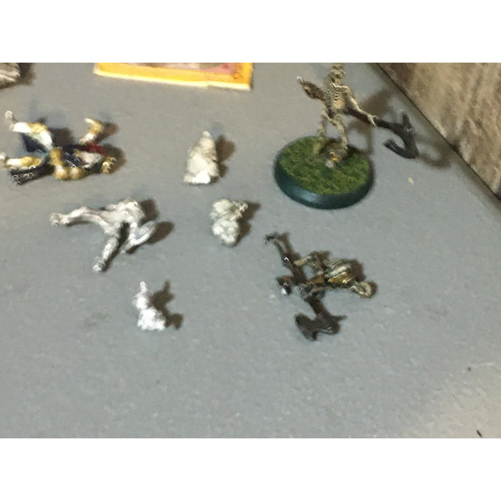 A32578 UNKNOWN MINIATURES METAL LOT KNIGHT SKELETON WARRIOR SOLDIER