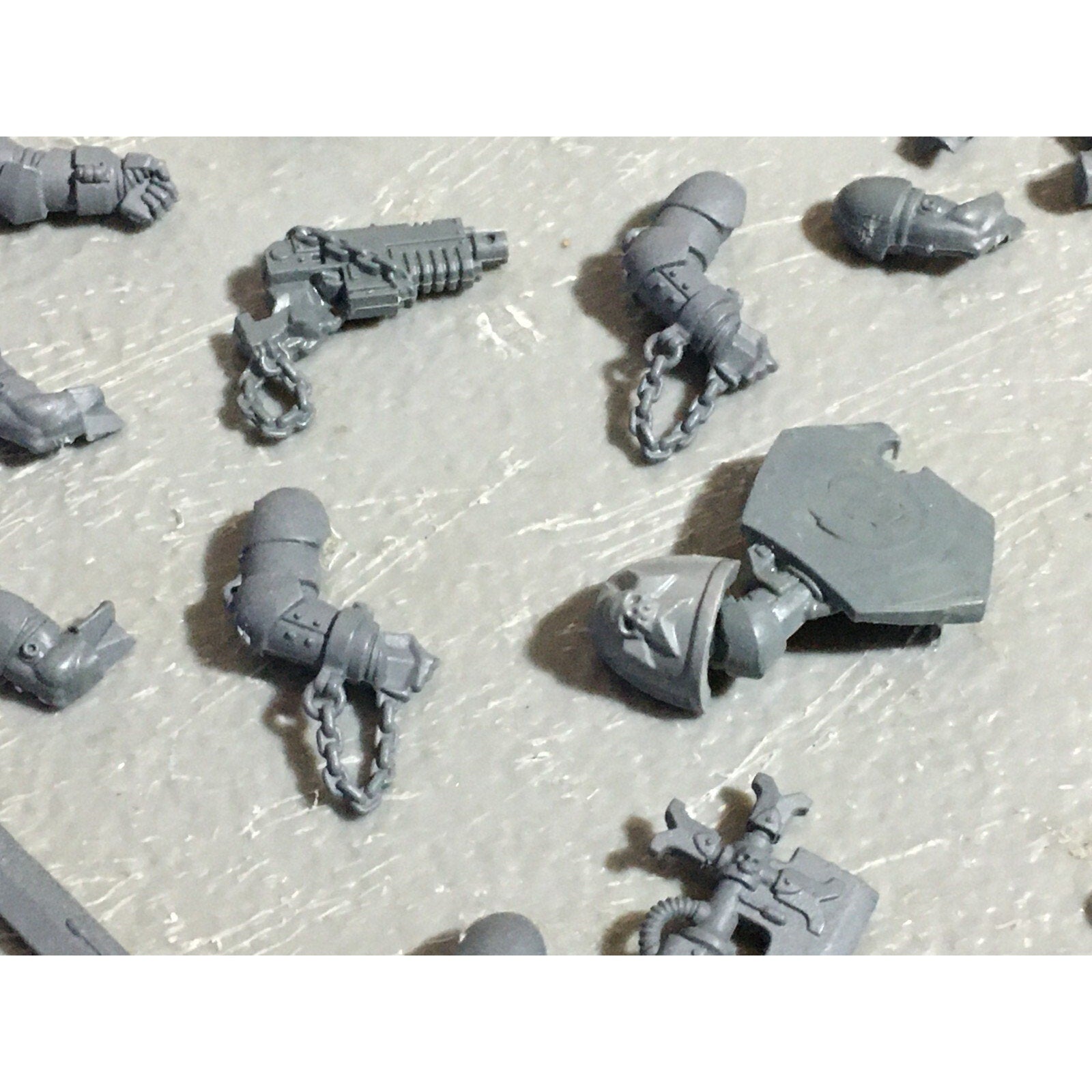 A22270 WARHAMMER 40K SPACE MARINES BLACK TEMPLARS BITS LOT ARMS WEAPONS GW