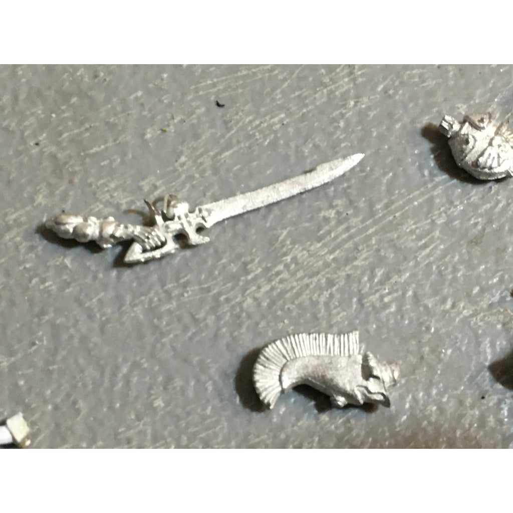 A32490 WARHAMMER 40K METAL MIXED BITS LOT ELDAR CRAFTWORLDS IMPERIAL GUARD GW