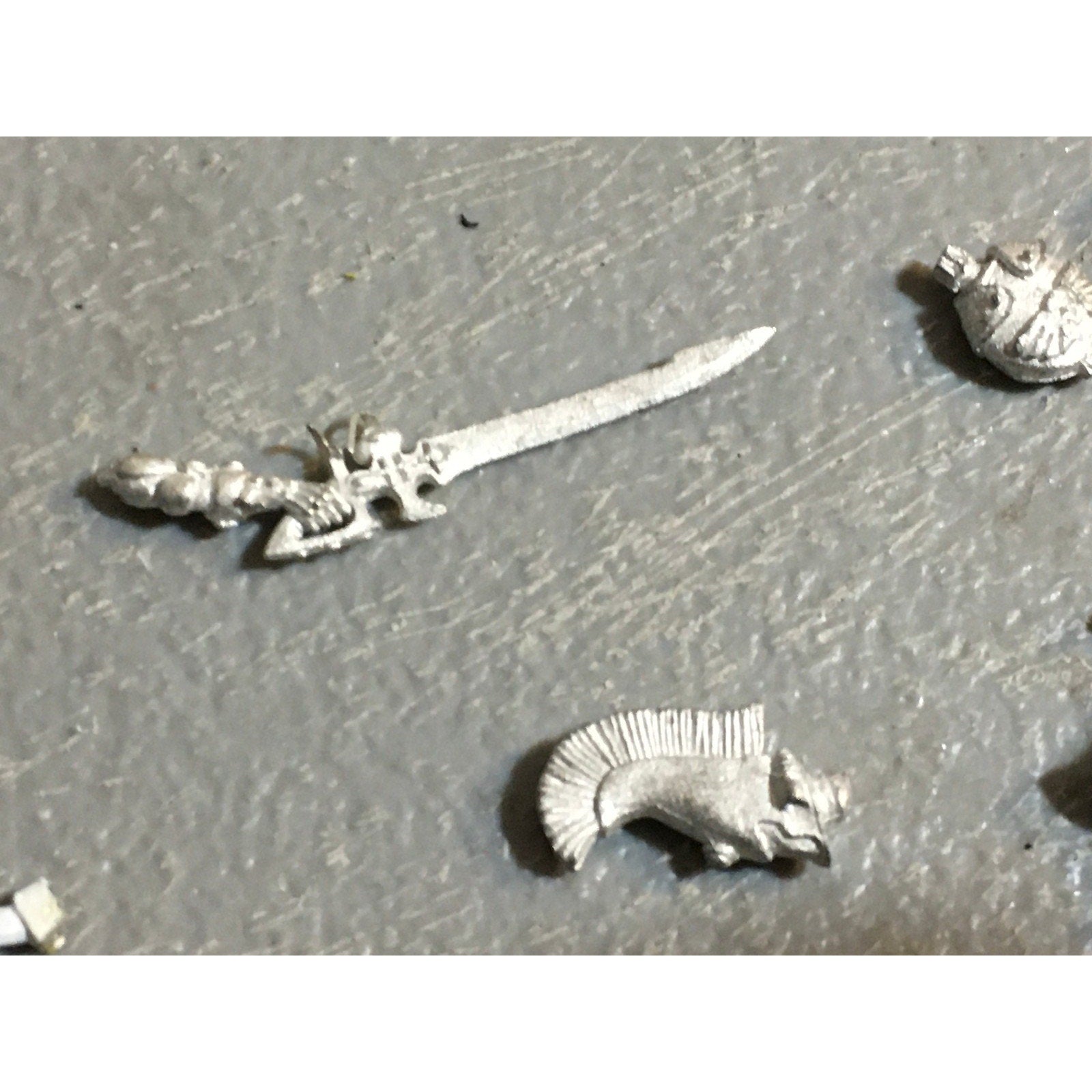 A32490 WARHAMMER 40K METAL MIXED BITS LOT ELDAR CRAFTWORLDS IMPERIAL GUARD GW