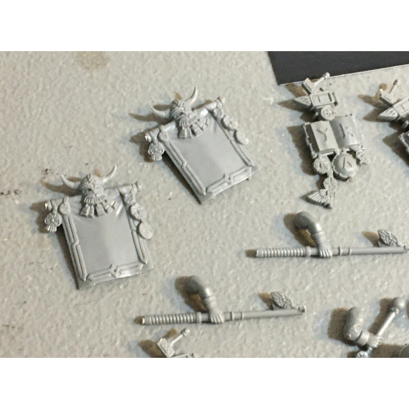 A33595 WARHAMMER FANTASY OLD WORLD DWARVES DWARFS BITS LOT BANNER AXE DRUM GW