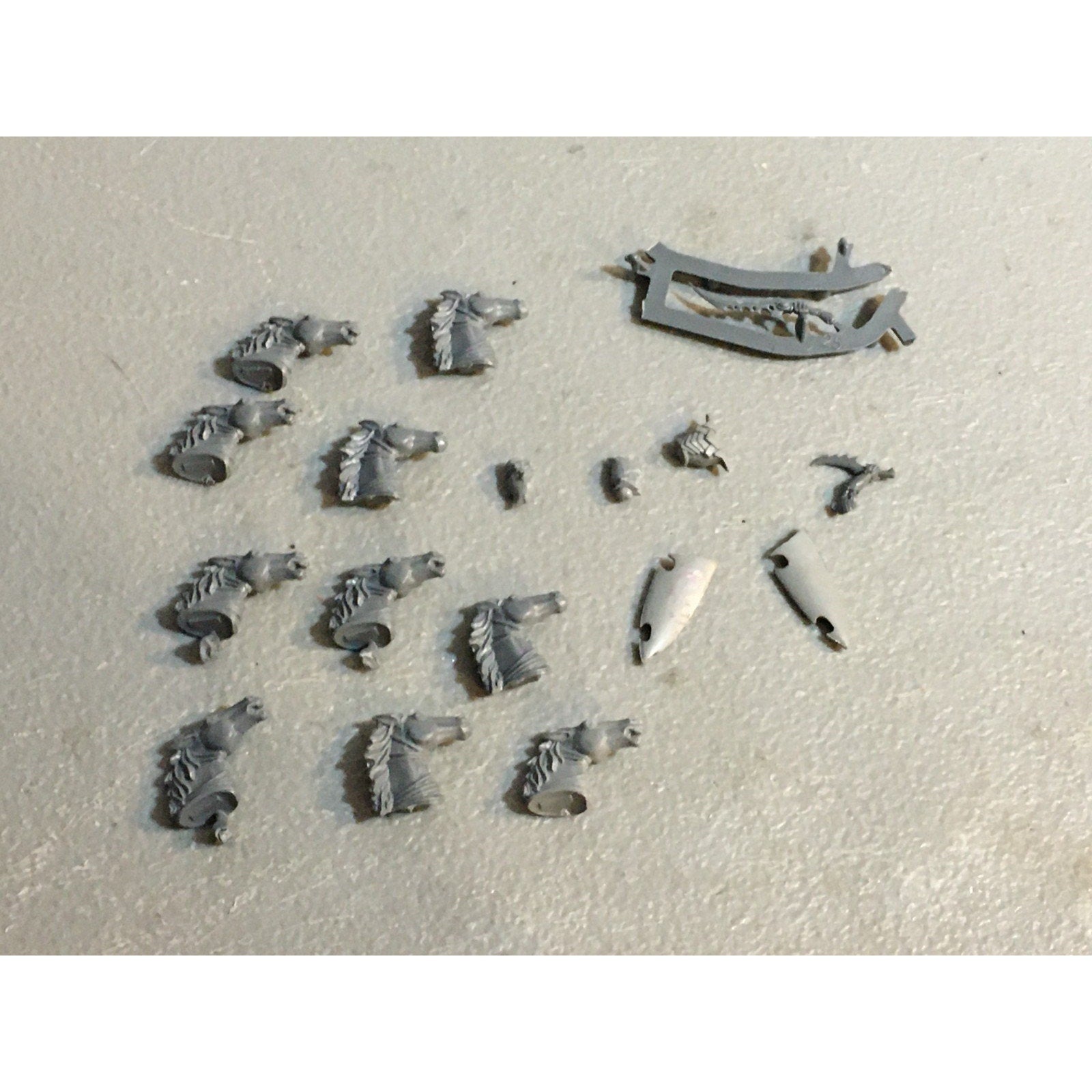 A27324 WARHAMMER AOS FANTASY OLD WORLD BITS LOT DARK ELVES HORSE HEADS