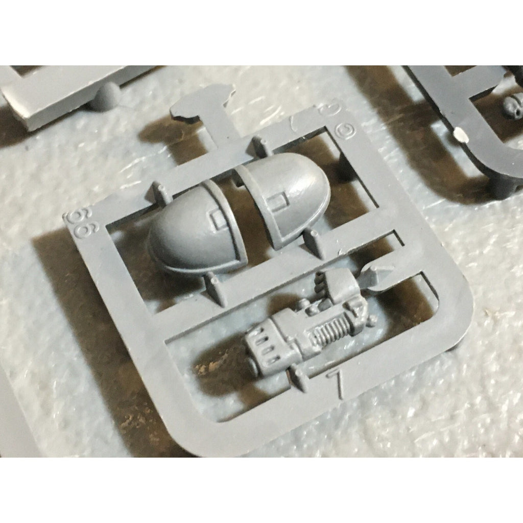 A23095 WARHAMMER 40K SPACE MARINES BITS LOT SHOULDER ARM PISTOL GAMES WORKSHOP