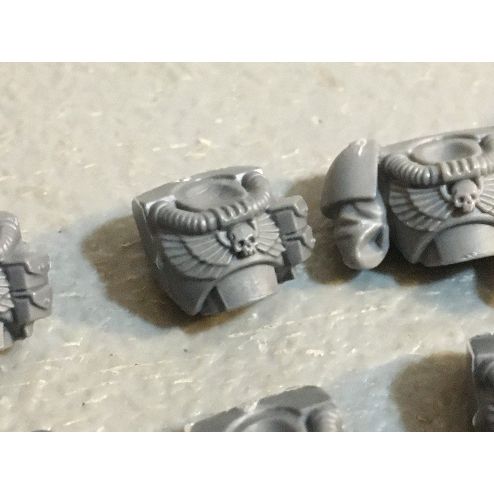 A33846 WARHAMMER 40K SPACE MARINES BITS LOT SCOUTS TORSO CHEST GW
