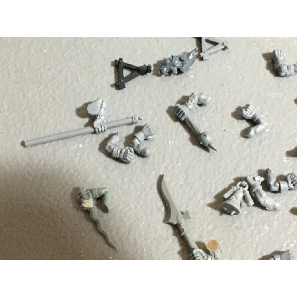 A22308 WARHAMMER FANTASY SKAVEN BITS LOT MIXED ARMS ICONS TAIL GAMES WORKSHOP GW