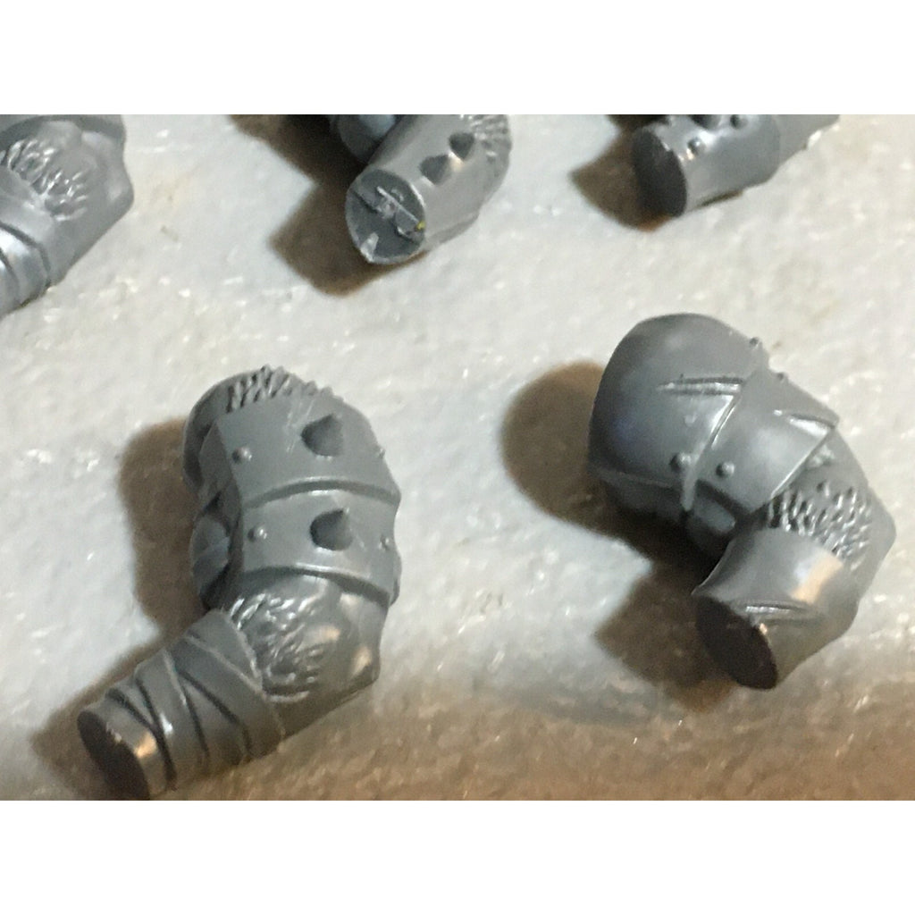 A23168 WARHAMMER FANTASY CHAOS BEASTMEN BITS LOT MINOTAUR ARMS GW GAMES WORKSHOP